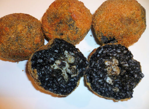 Immagine di ARANCINE AL NERO DI SEPPIE FRITTE GR.200